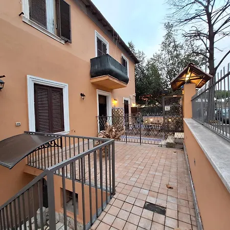 Simon Guest アパート